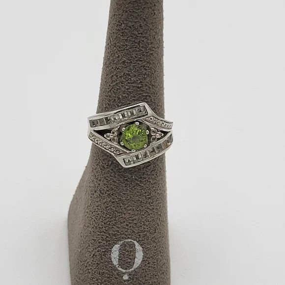 Vintage Sterling Silver 925 Green Peridot Statement Ring - Picture 5 of 11